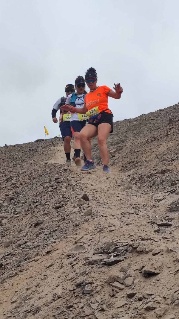 Descenso cerros Club Trail Running Arica 100 Mob